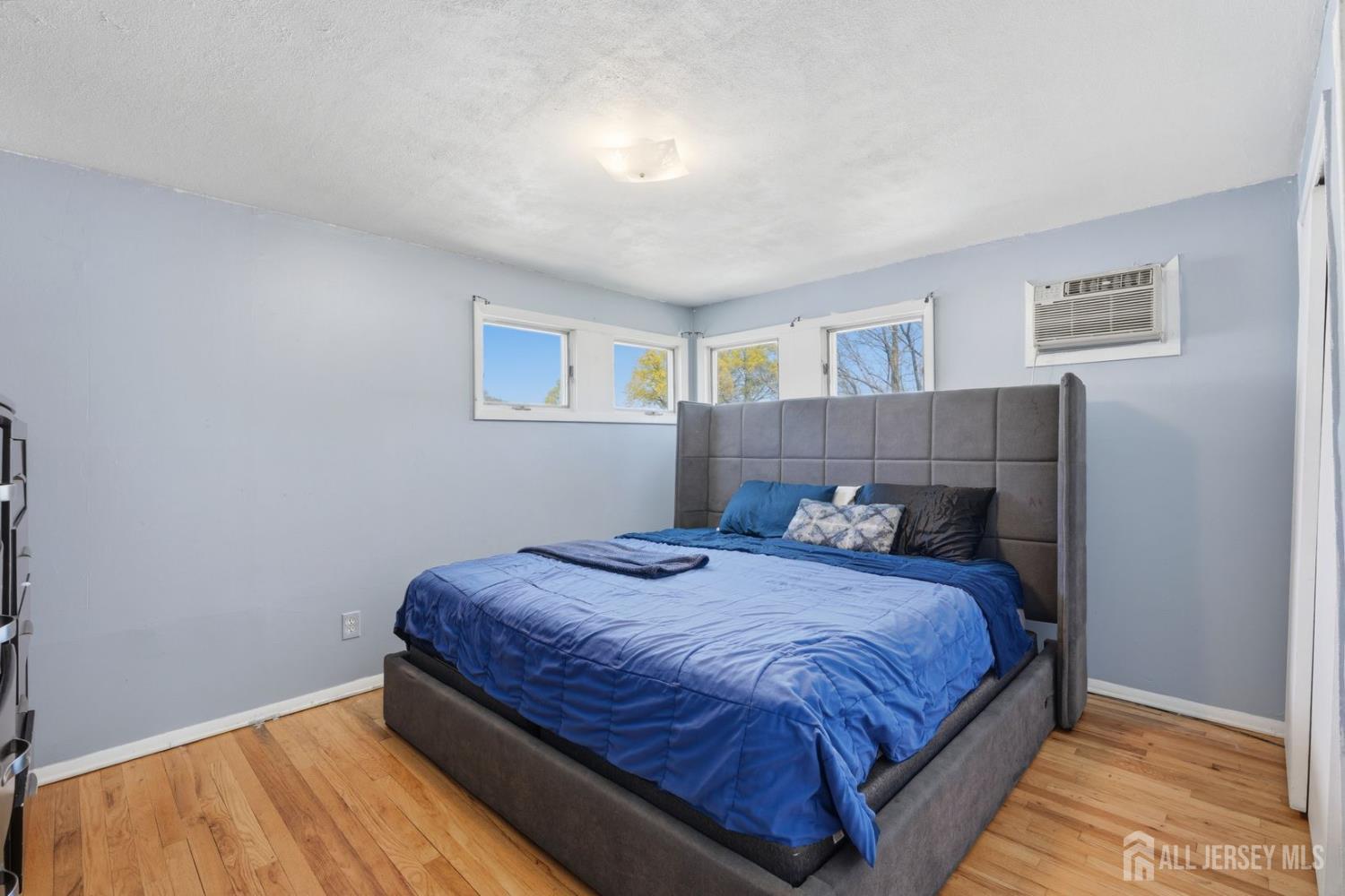 86 Westminster, Colonia, NJ, 07067