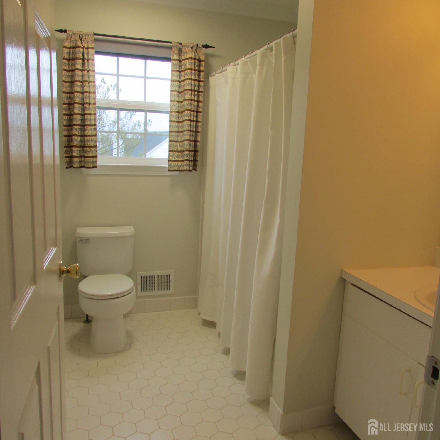 29 Tall Oaks, Parlin, NJ, 08859