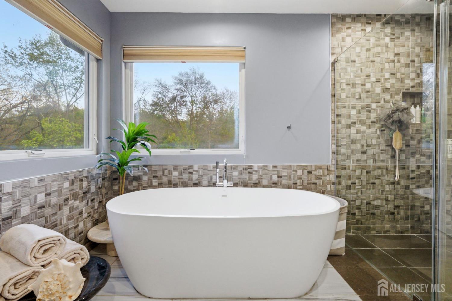 5 Robert, Monroe, NJ, 08831