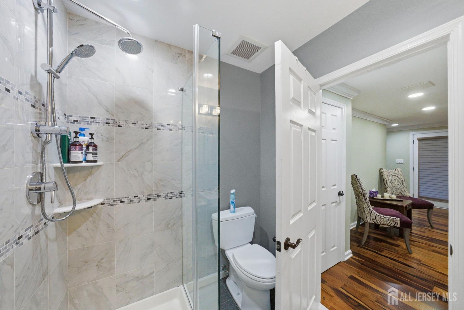 5 Robert, Monroe, NJ, 08831