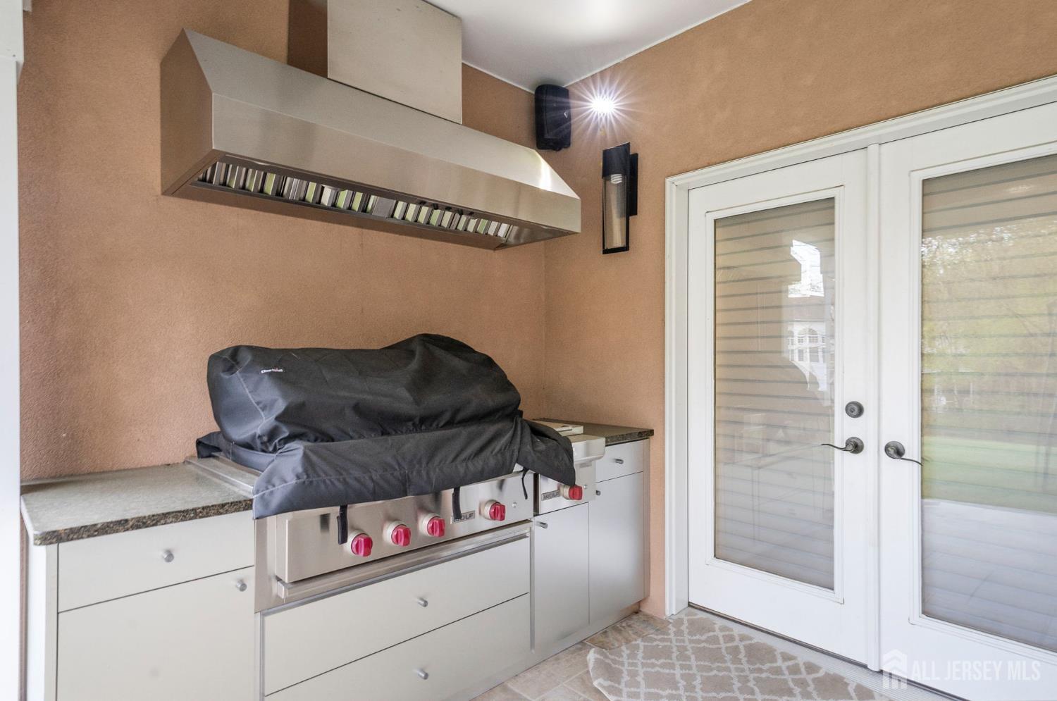 5 Robert, Monroe, NJ, 08831