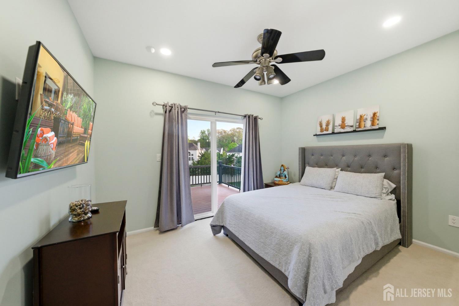 5 Robert, Monroe, NJ, 08831