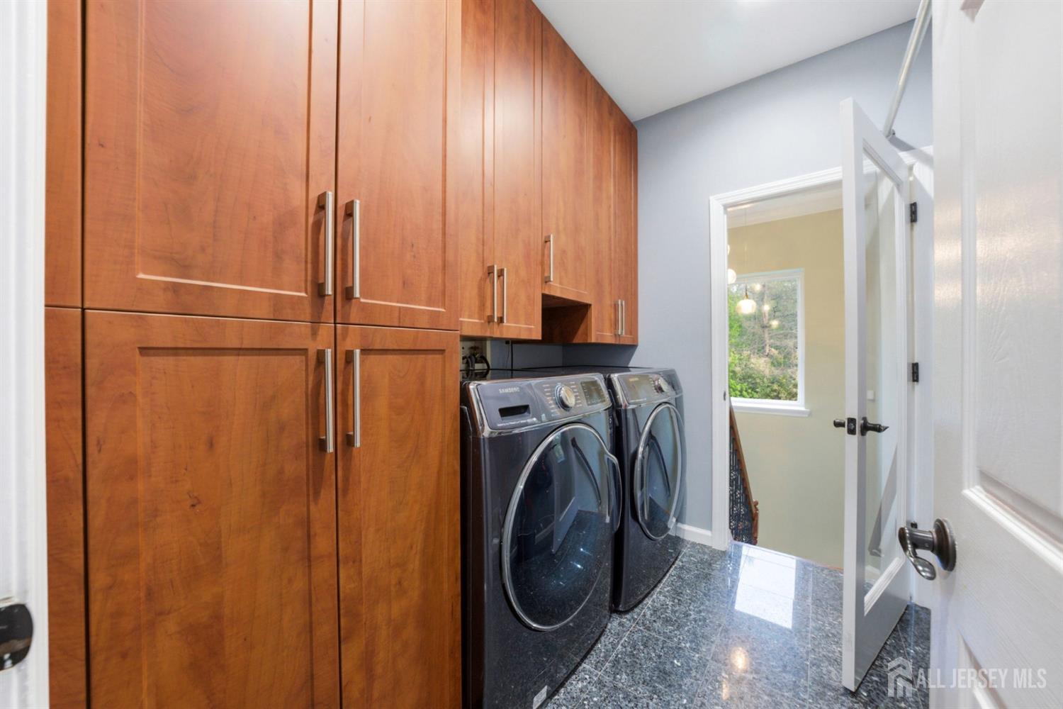 5 Robert, Monroe, NJ, 08831