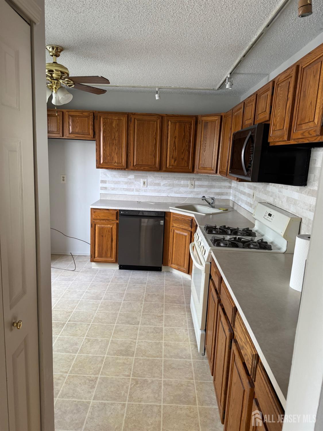 13 DARTMOUTH, North Brunswick, NJ, 08902