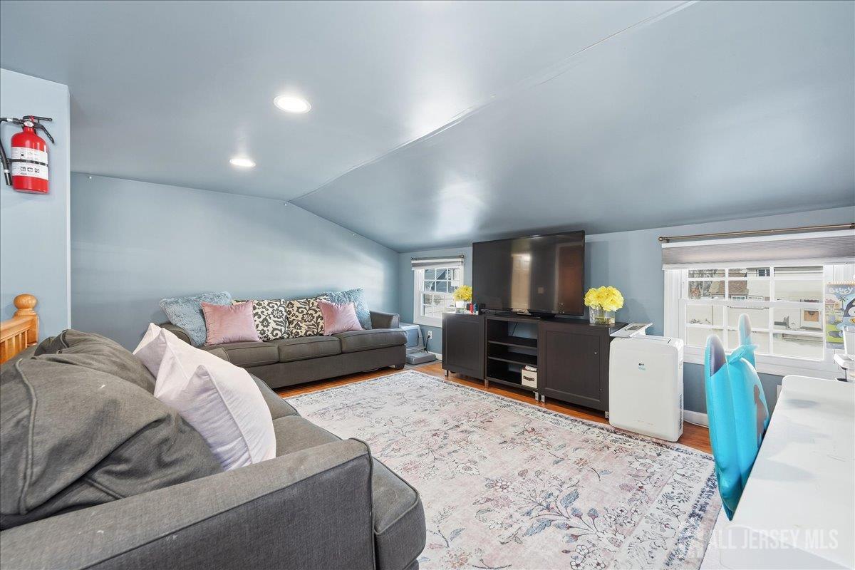 17 Clembil, Hopelawn, NJ, 08861