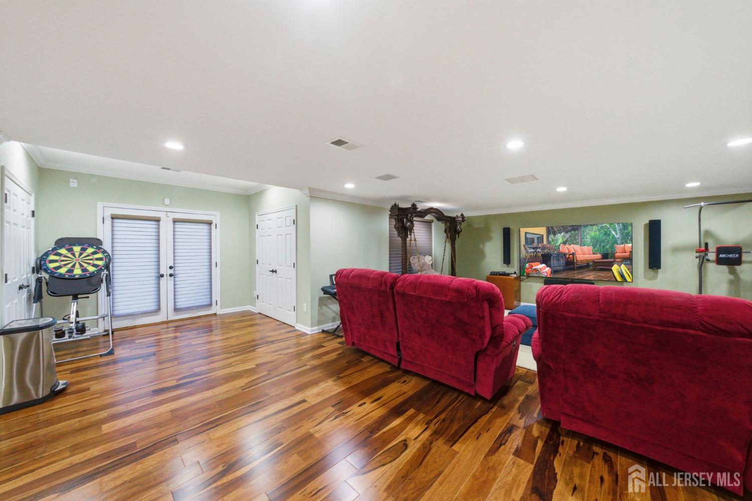 5 Robert, Monroe, NJ, 08831