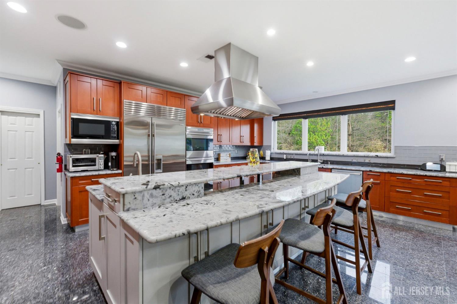 5 Robert, Monroe, NJ, 08831