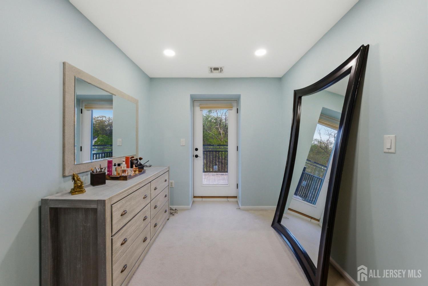 5 Robert, Monroe, NJ, 08831