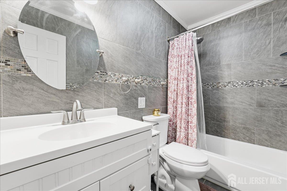 17 Clembil, Hopelawn, NJ, 08861