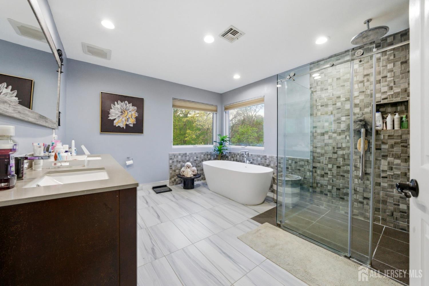 5 Robert, Monroe, NJ, 08831