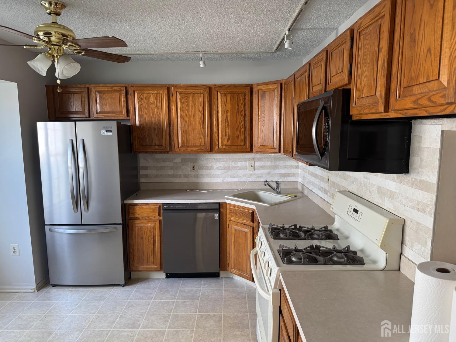 13 DARTMOUTH, North Brunswick, NJ, 08902