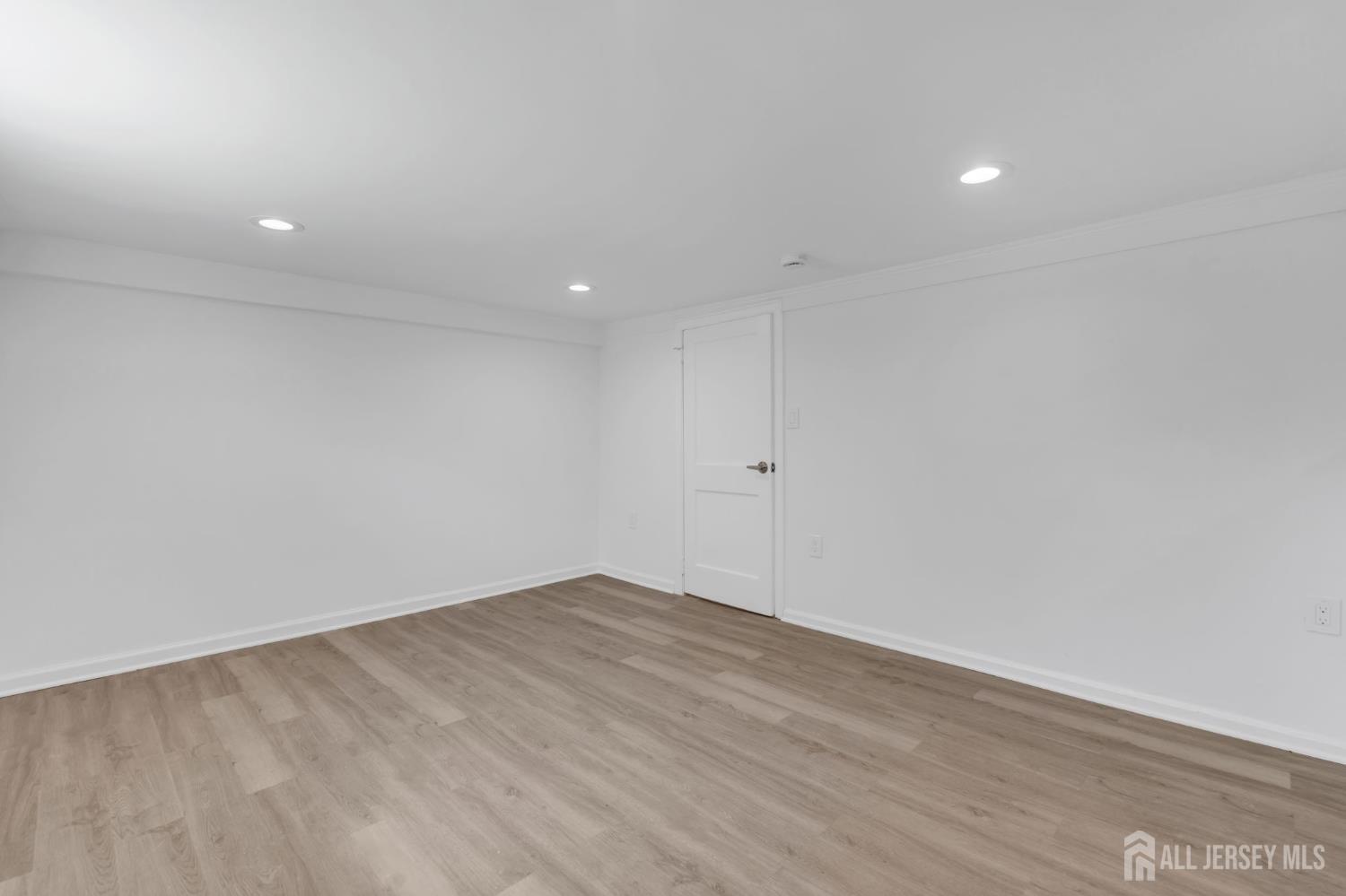 21 Market, Edison, NJ, 08817