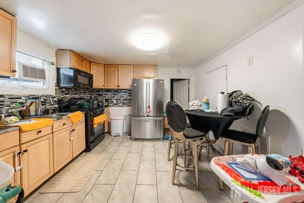 180 State, Perth Amboy, NJ, 08861