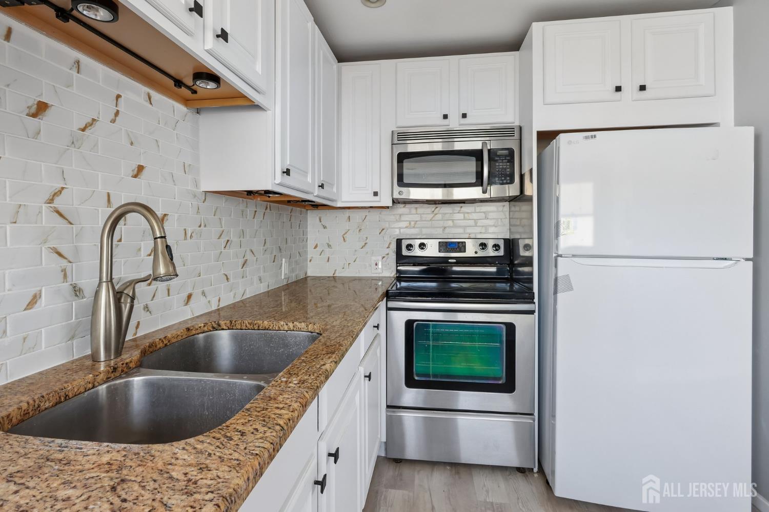 2 Westbury, Iselin, VI, 00830