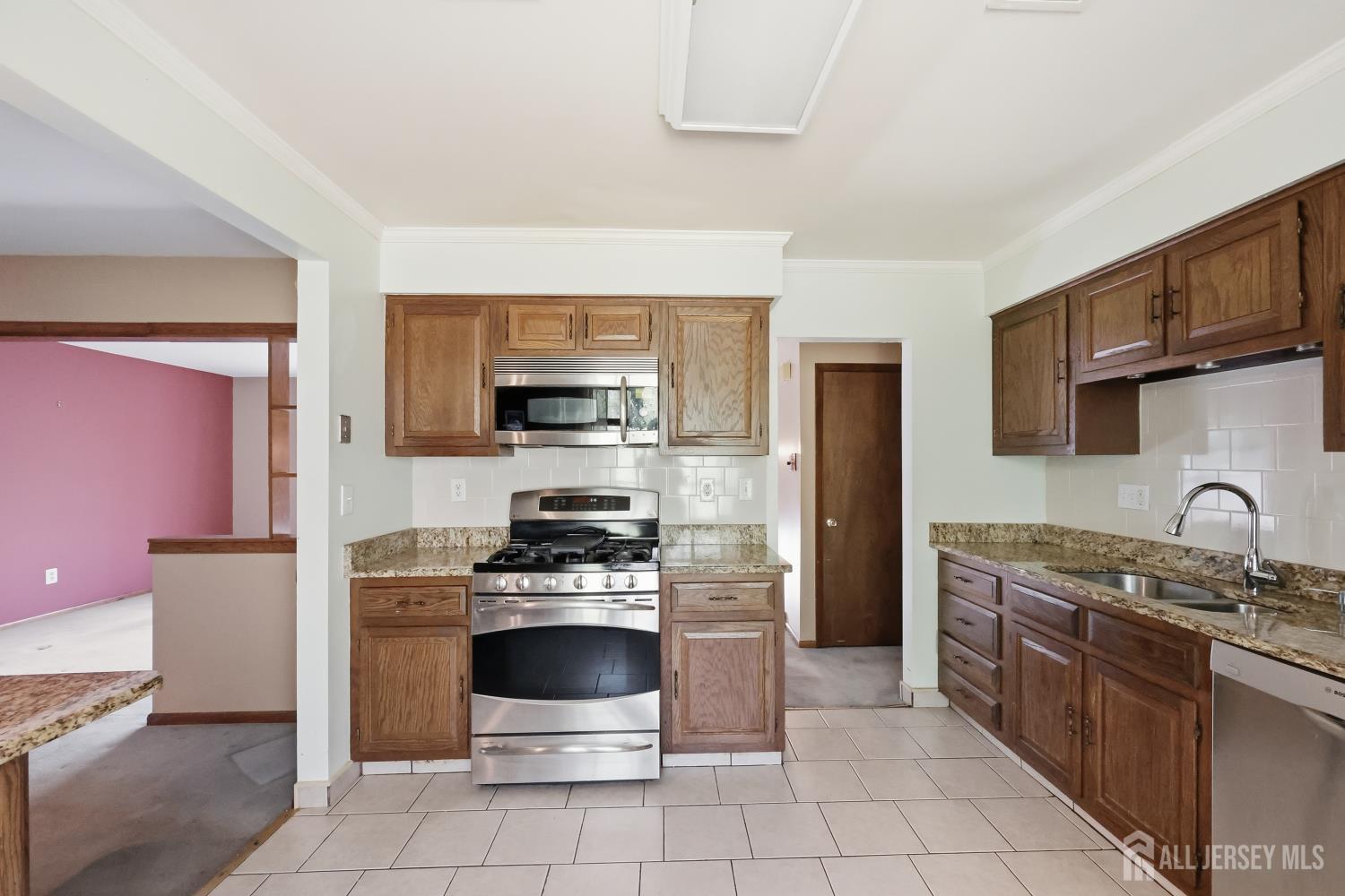 4 Walnut, Monroe, NJ, 08831