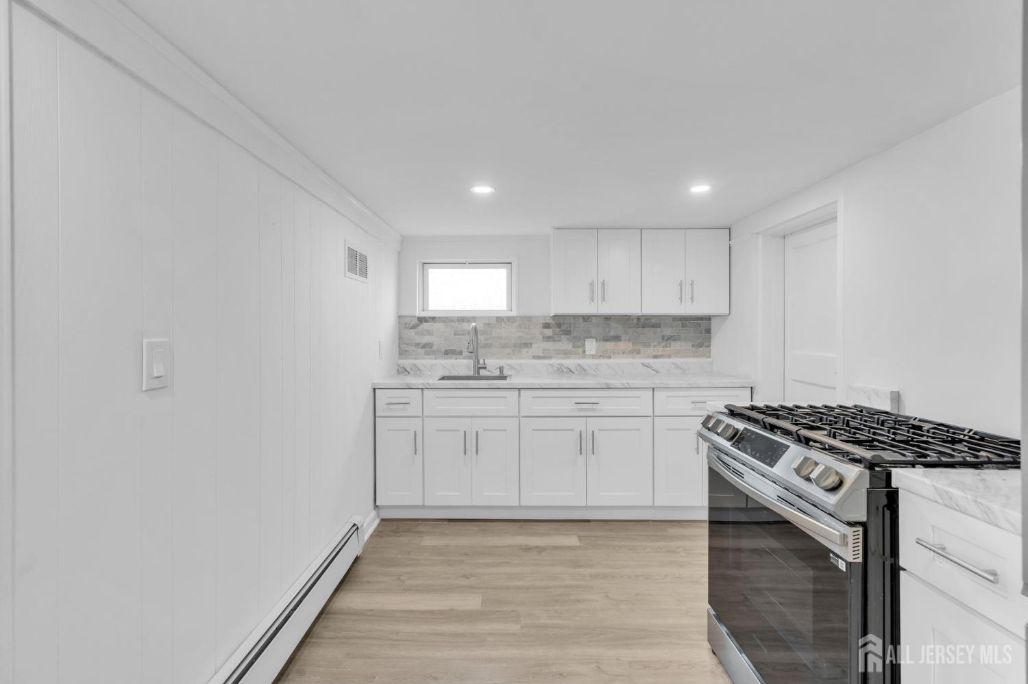 21 Market, Edison, NJ, 08817