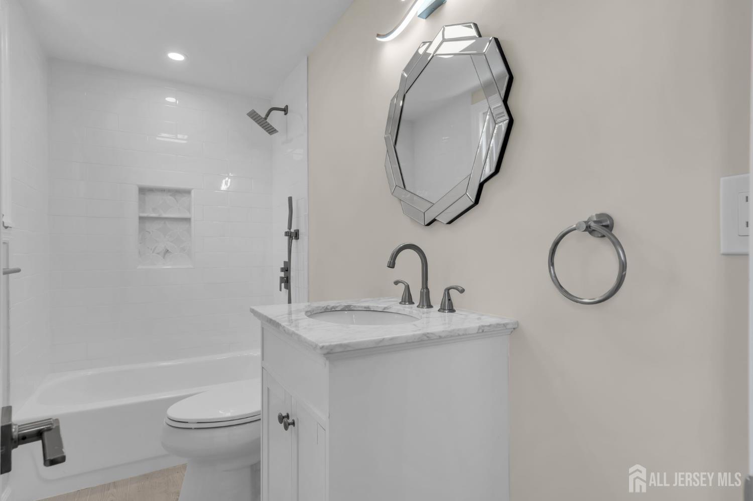 21 Market, Edison, NJ, 08817