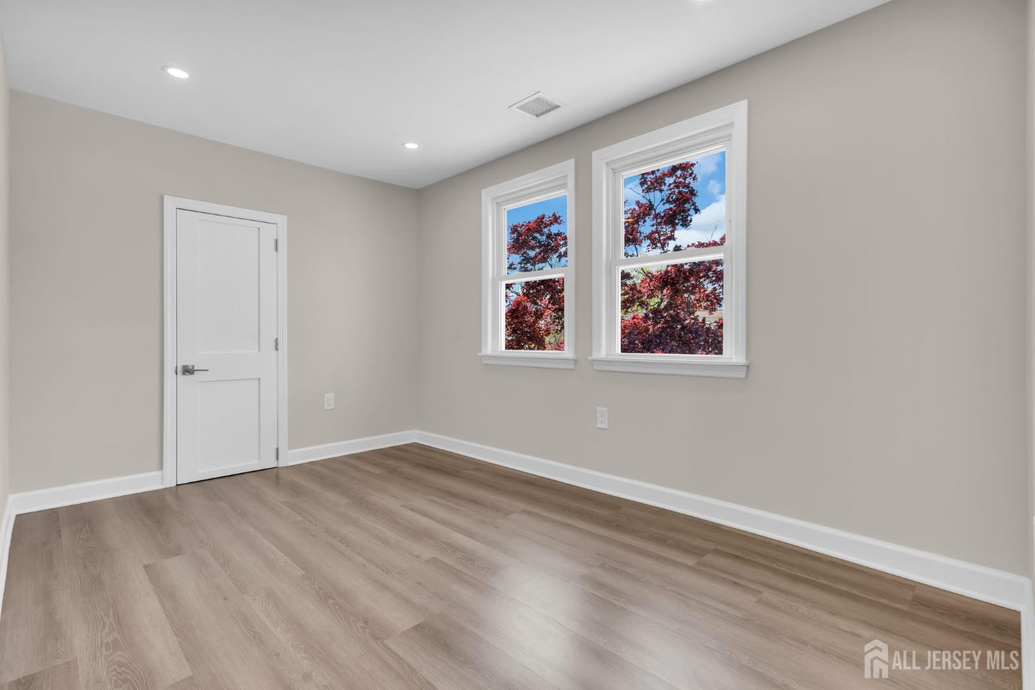 21 Market, Edison, NJ, 08817