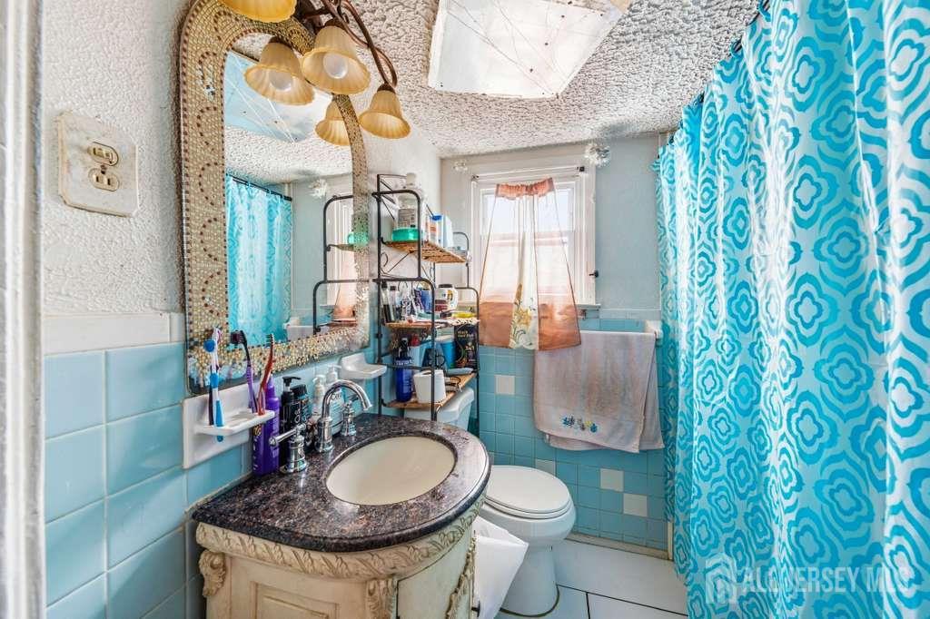 180 State, Perth Amboy, NJ, 08861