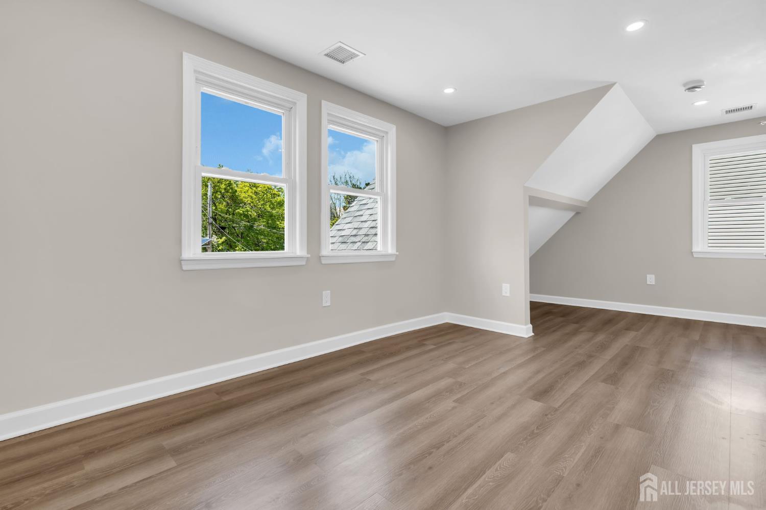 21 Market, Edison, NJ, 08817