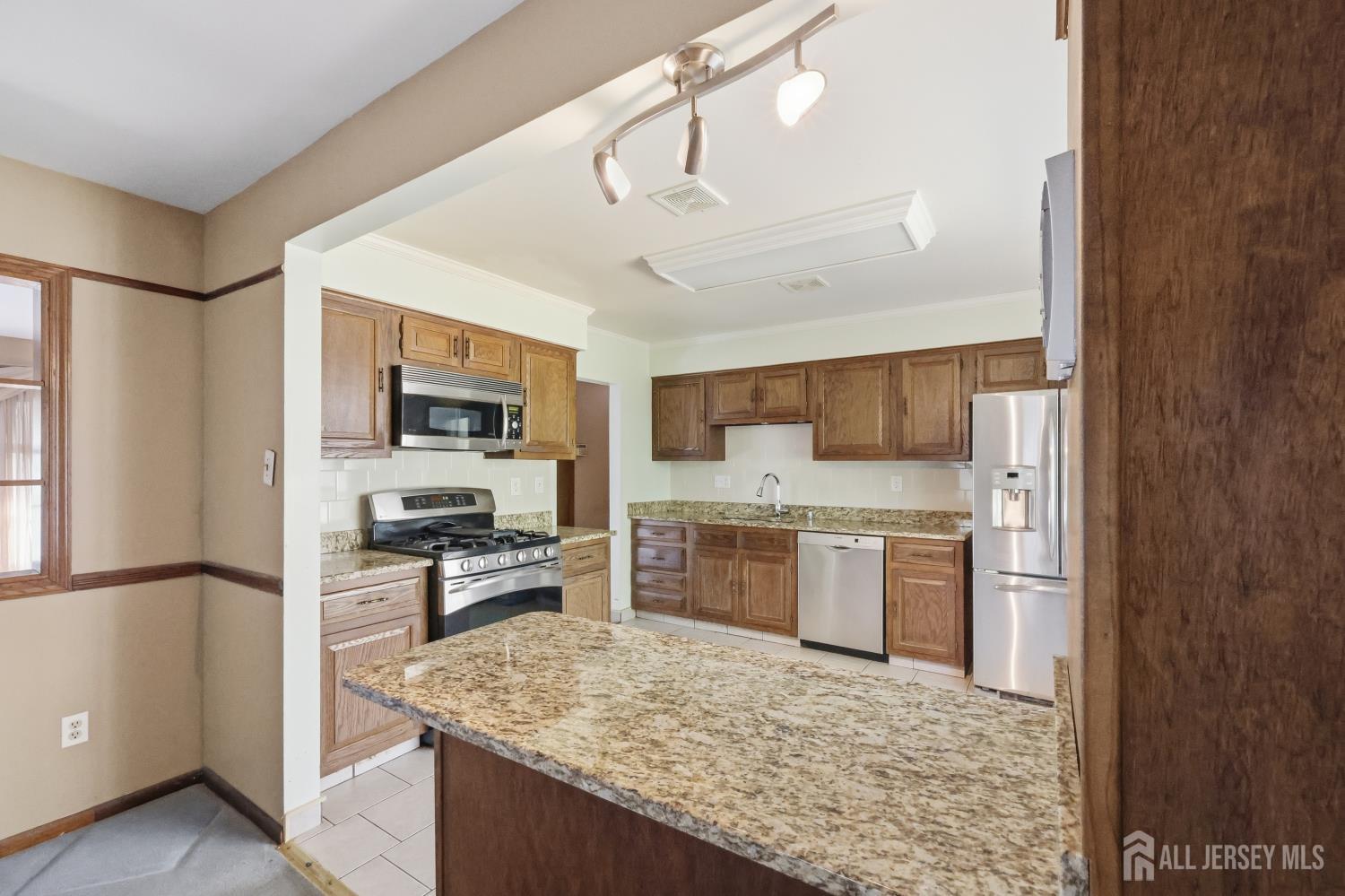 4 Walnut, Monroe, NJ, 08831