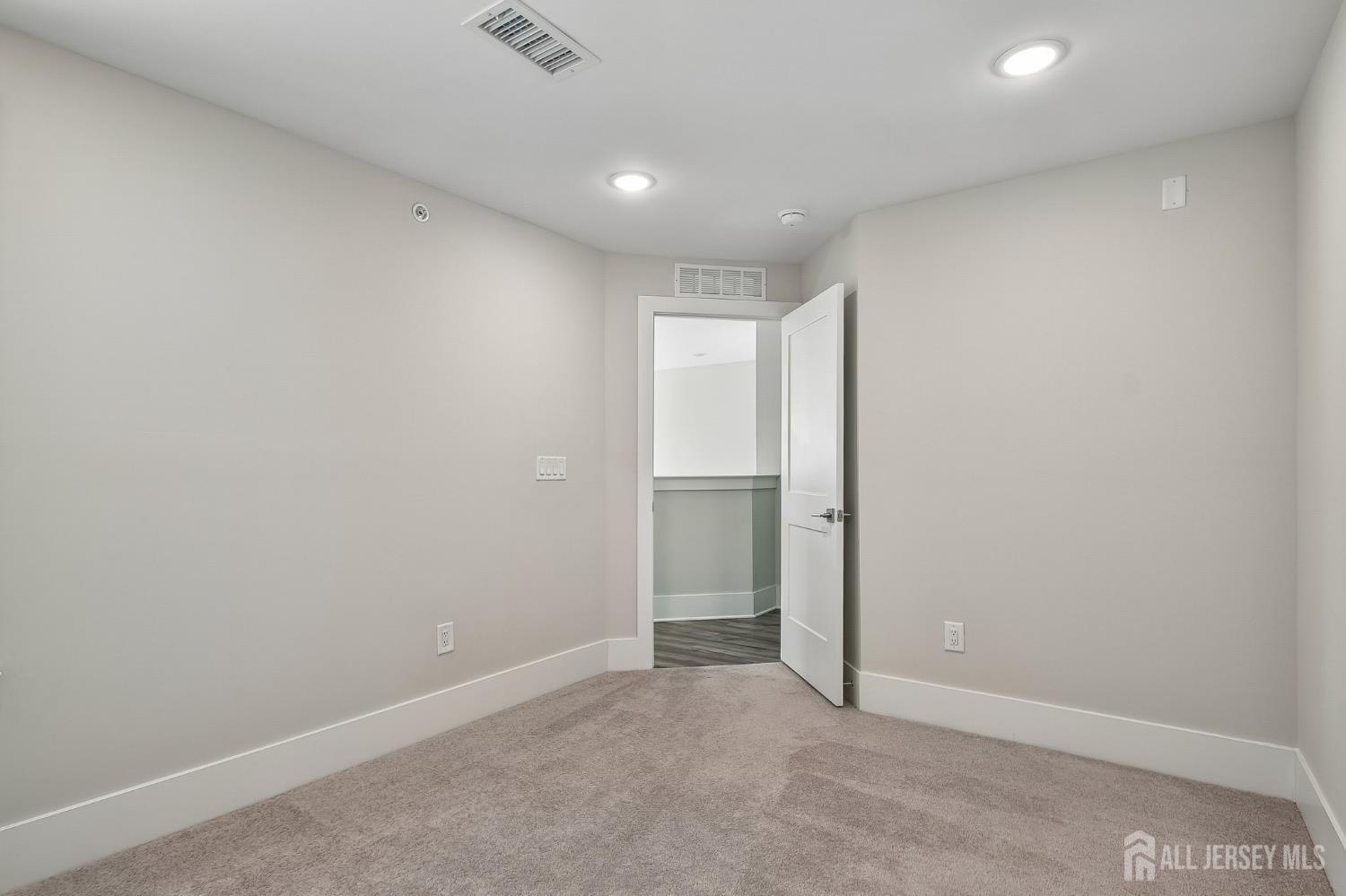 723 Station, Middlesex, NJ, 08812