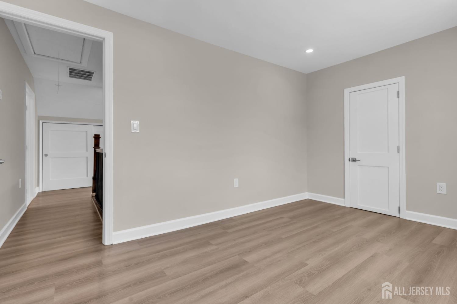 21 Market, Edison, NJ, 08817