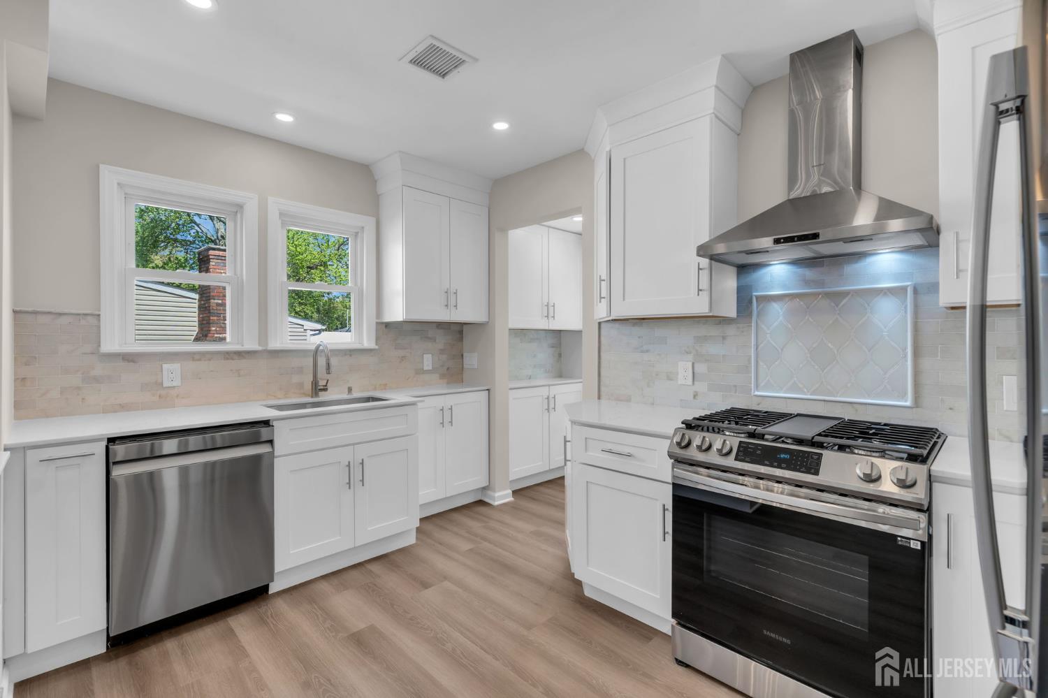 21 Market, Edison, NJ, 08817