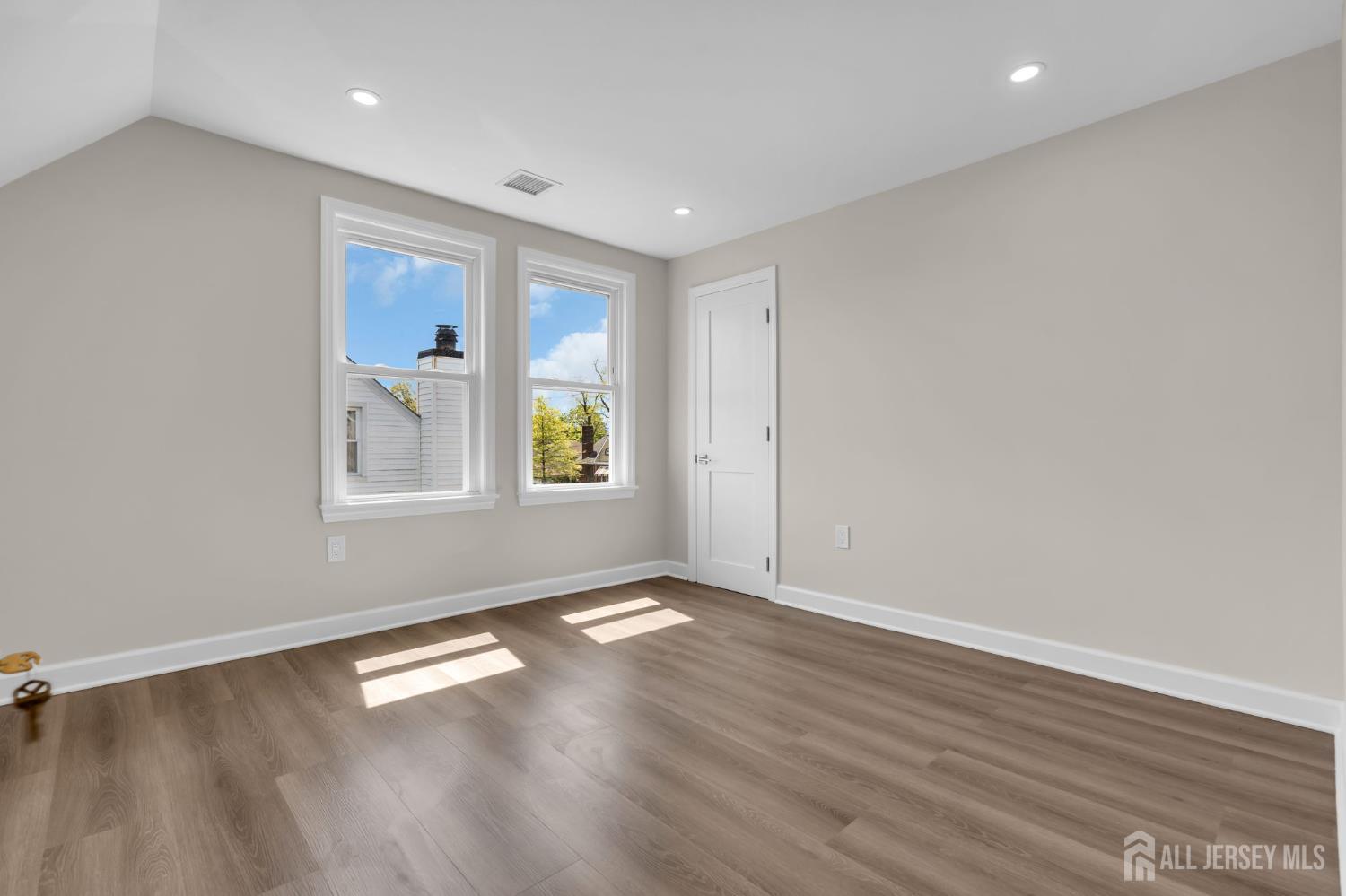 21 Market, Edison, NJ, 08817