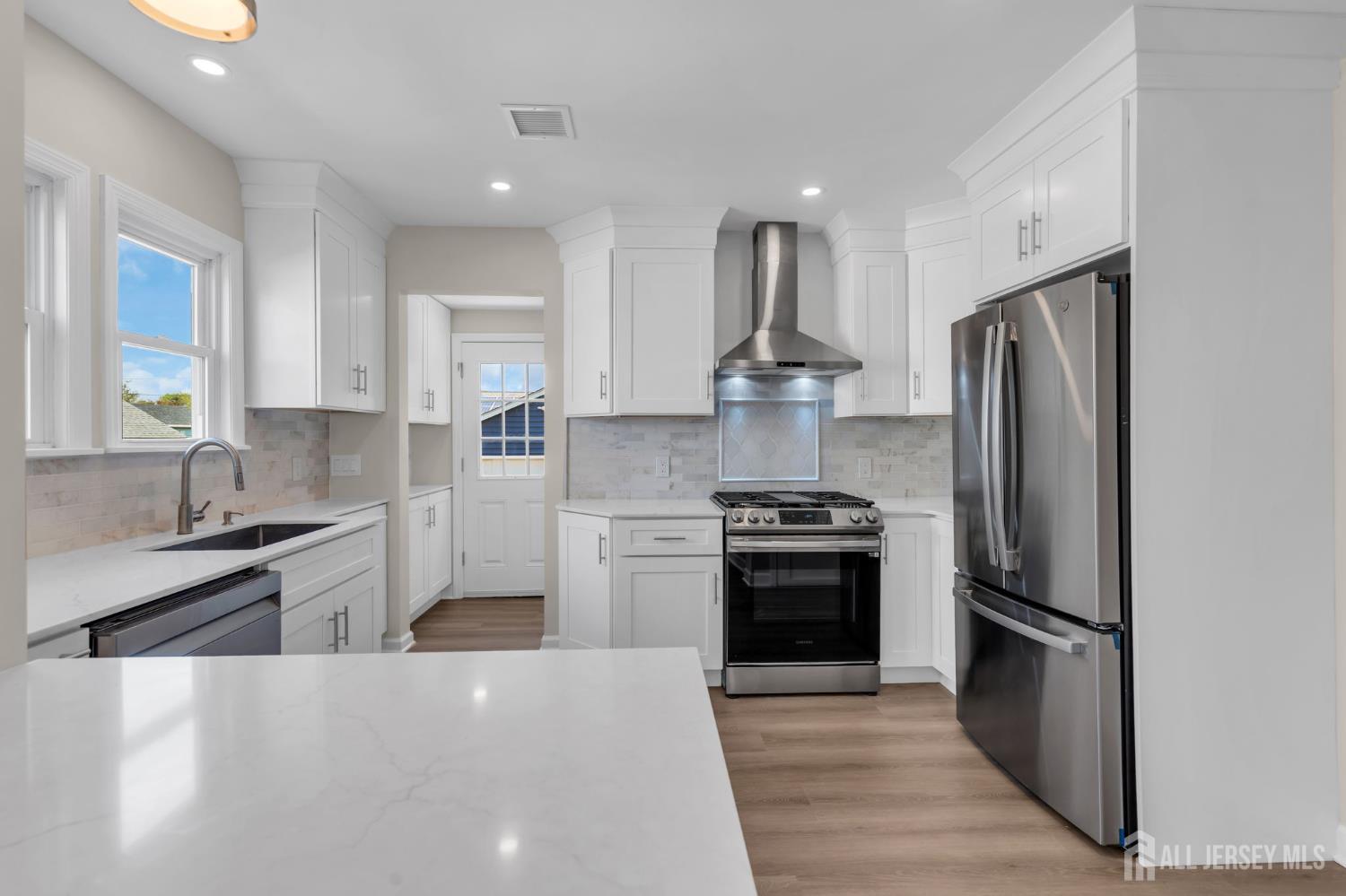 21 Market, Edison, NJ, 08817