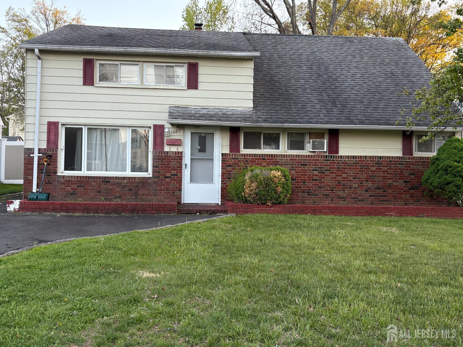 753 S 11Th St, Newark City, NJ, 07103-1735
