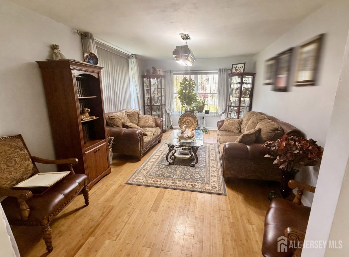 541 New Brunswick, Franklin Twsp, NJ, 08873