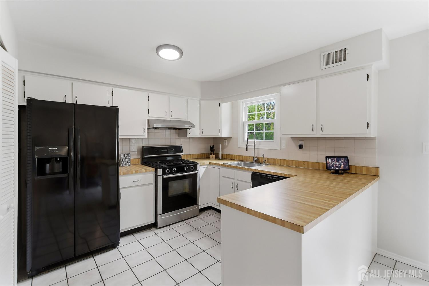 69 Jefferson, Spotswood, NJ, 08884