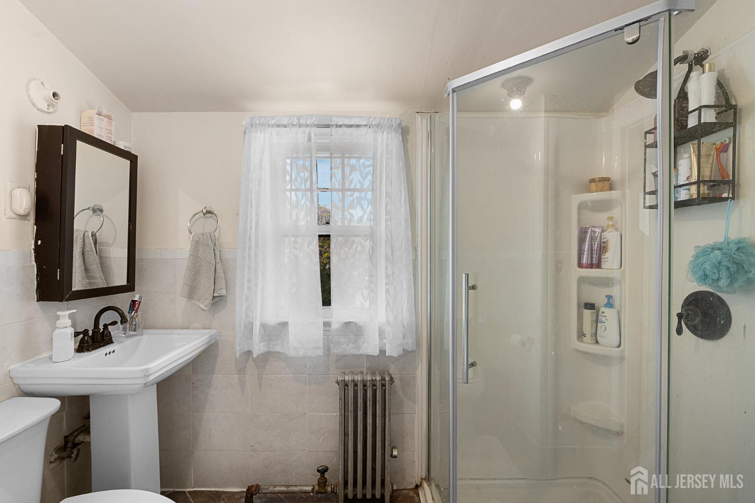 585 bamford, Middlesex, NJ, 07095