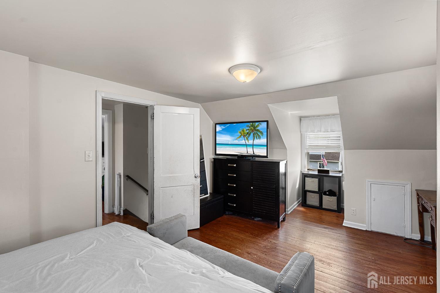 585 bamford, Middlesex, NJ, 07095