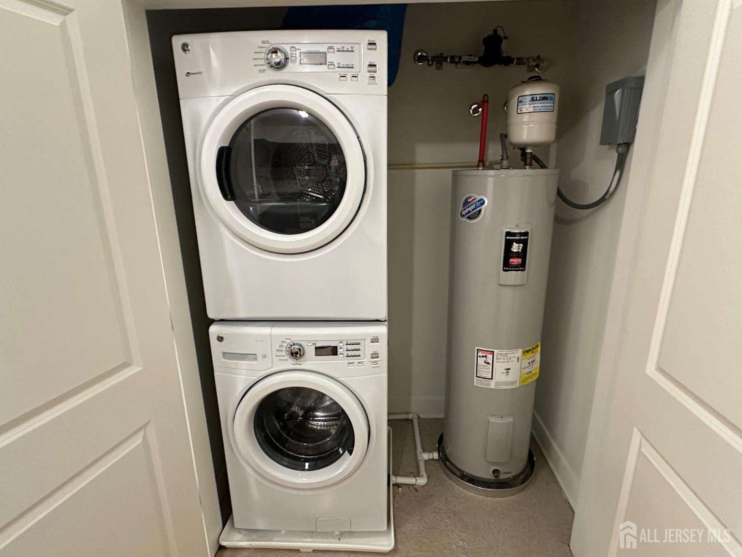88 Roosevelt UNIT 212, Carteret, NJ, 07008