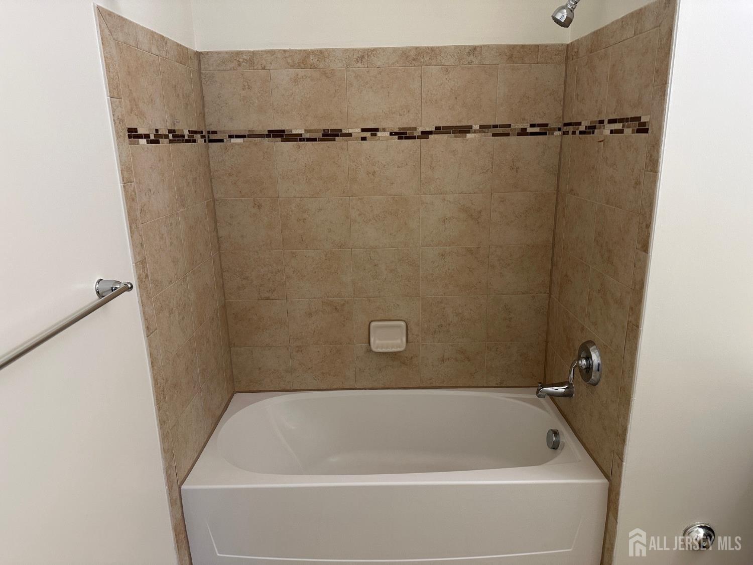 88 Roosevelt UNIT 212, Carteret, NJ, 07008