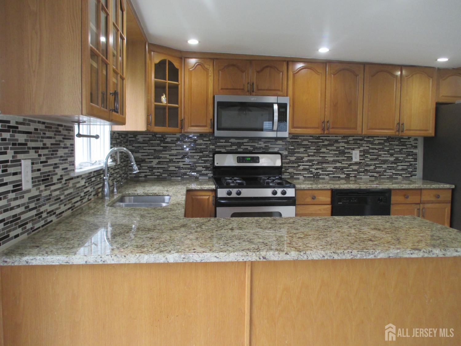 14 New Dover, Iselin, NJ, 08830