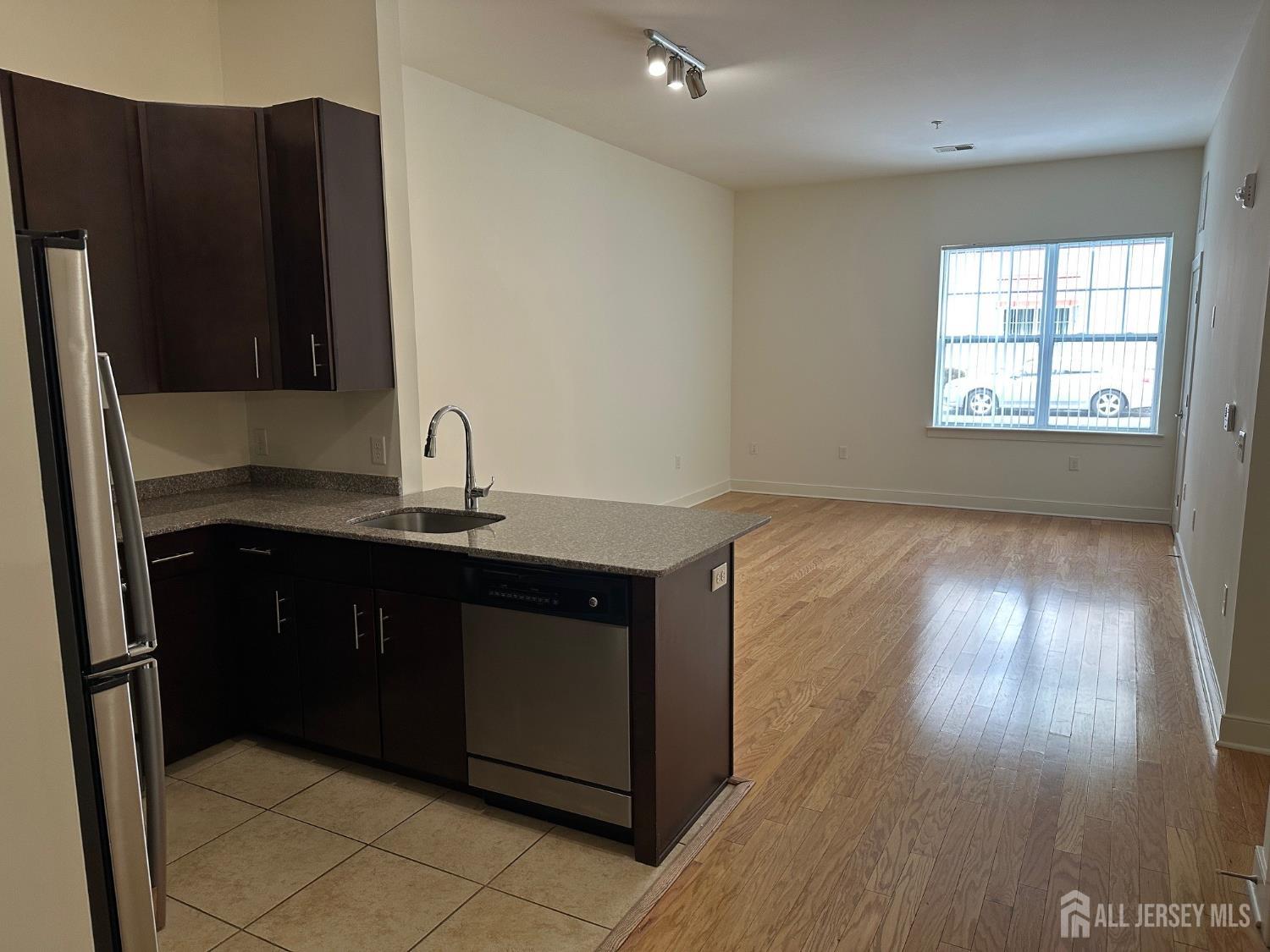 88 Roosevelt UNIT 212, Carteret, NJ, 07008