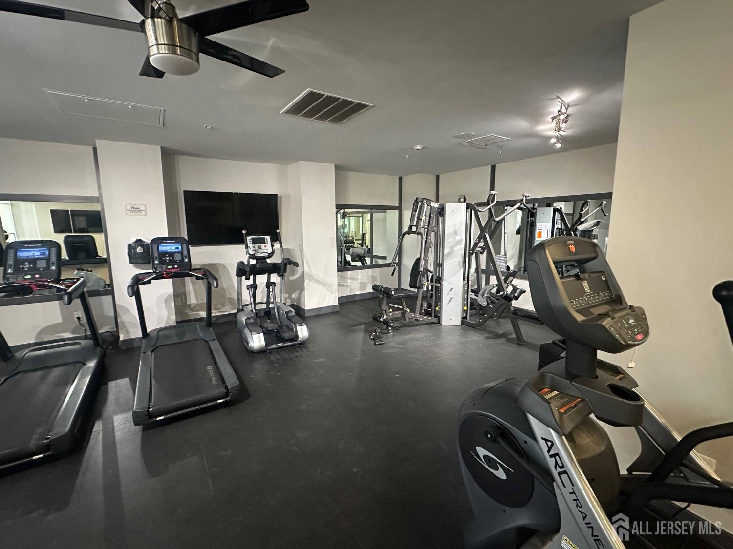 88 Roosevelt UNIT 212, Carteret, NJ, 07008