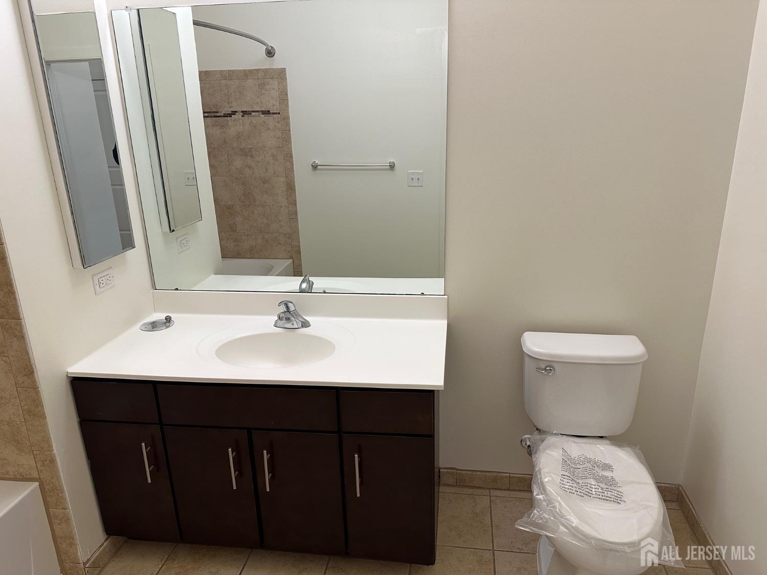 88 Roosevelt UNIT 212, Carteret, NJ, 07008