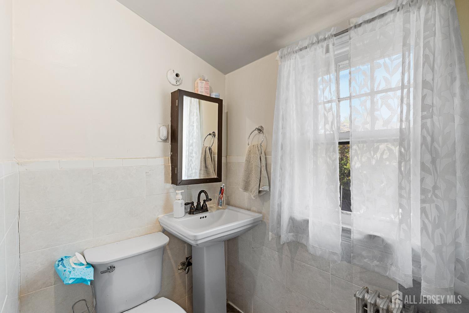 585 bamford, Middlesex, NJ, 07095