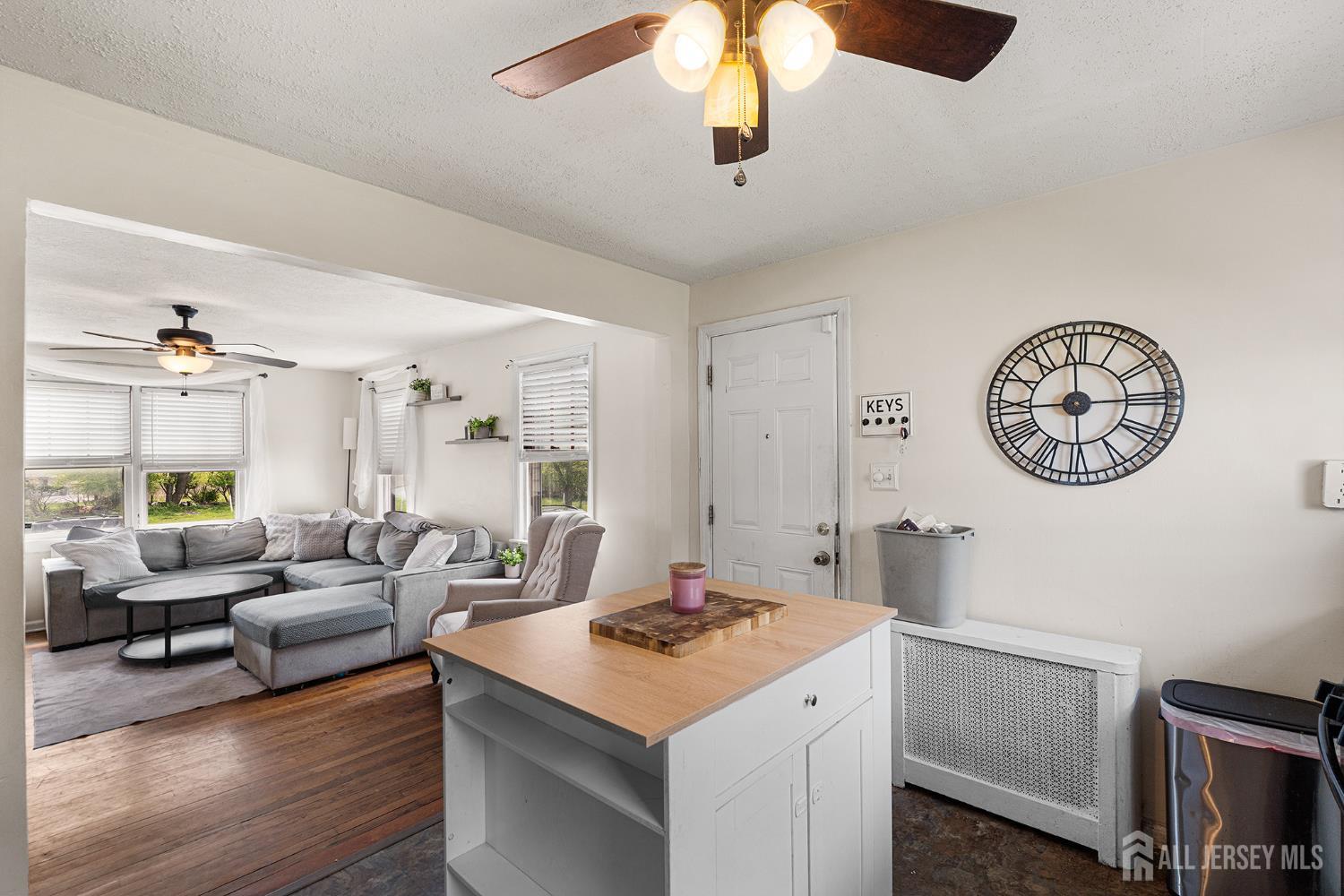 585 bamford, Middlesex, NJ, 07095