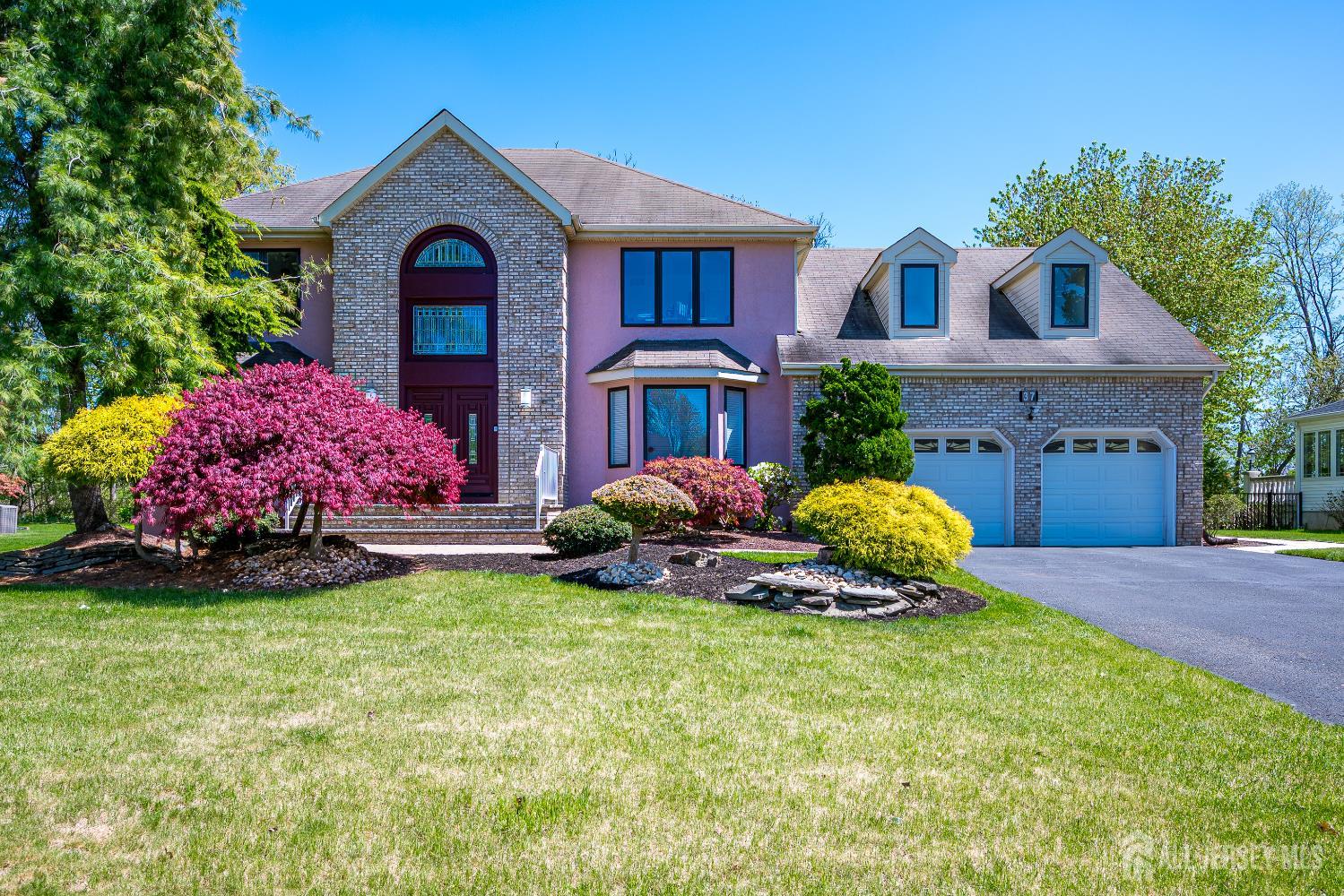 Homes for Sale in East Brunswick, NJ