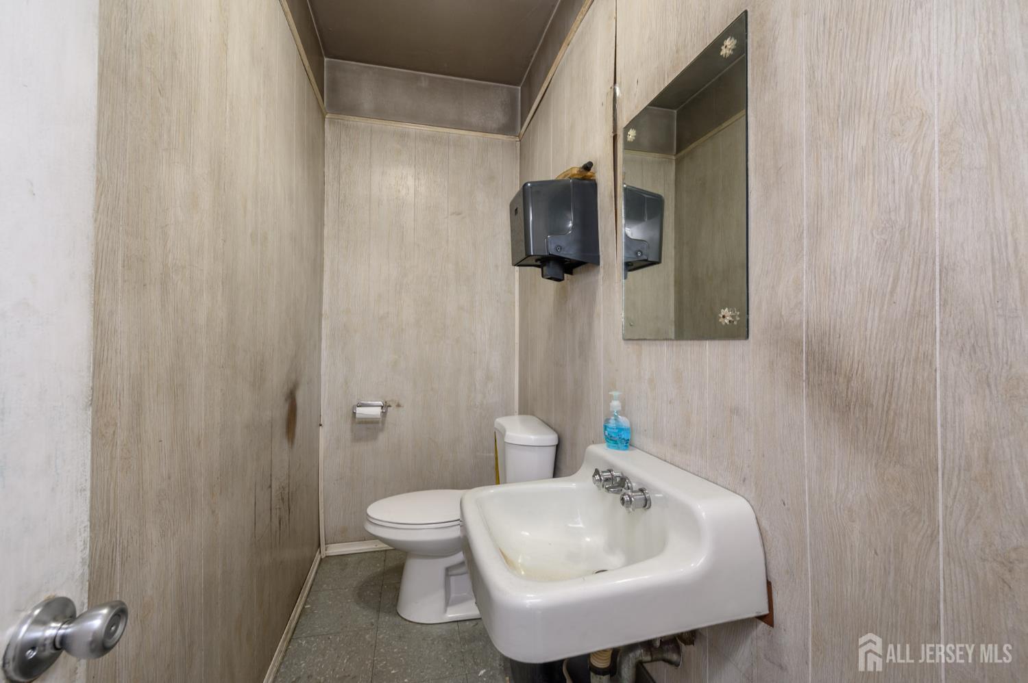 Listing photo 7