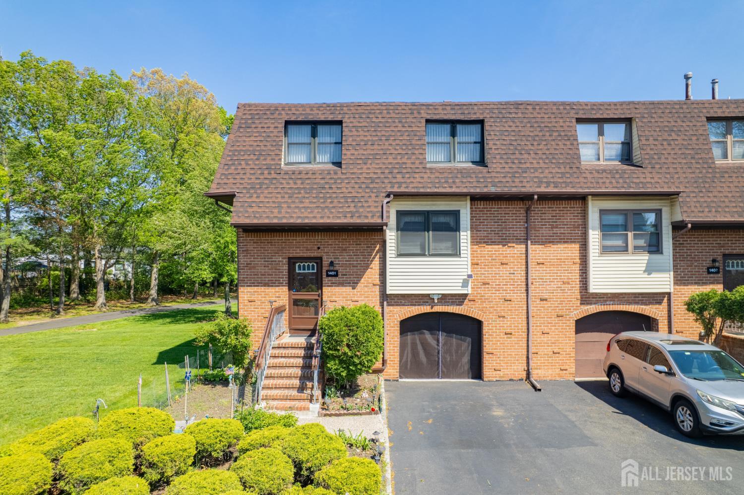 245 Florence, Colonia, NJ, 07067