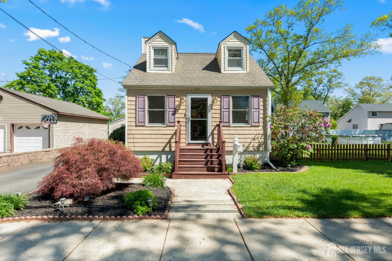 Photo of 241 Fernhead Avenue
