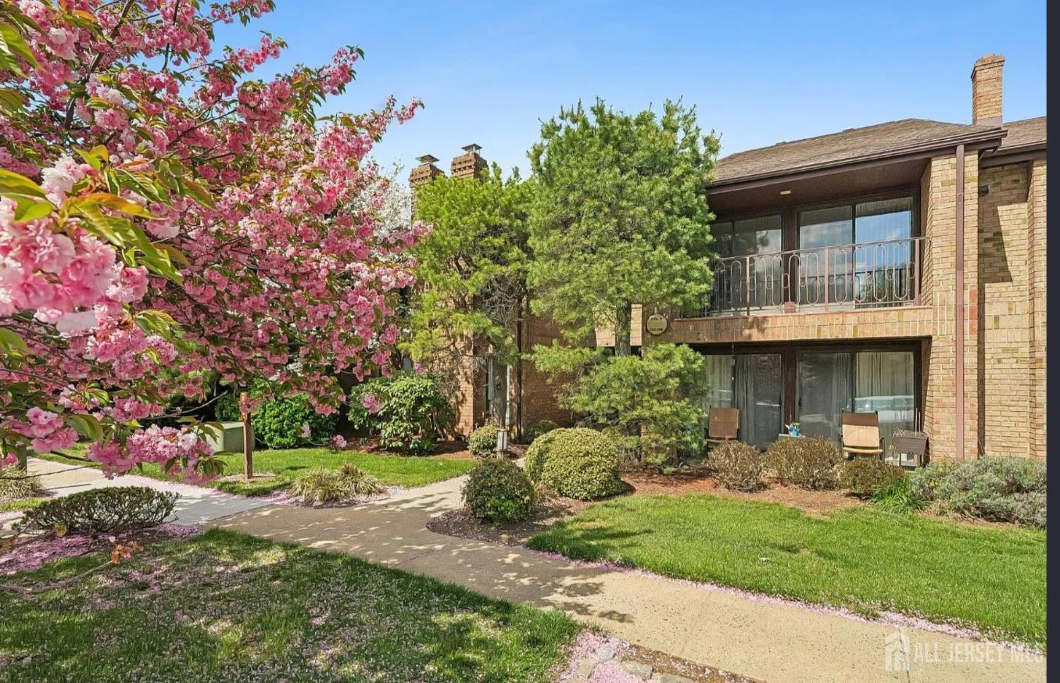 Photo of 262 Willowbrook Drive