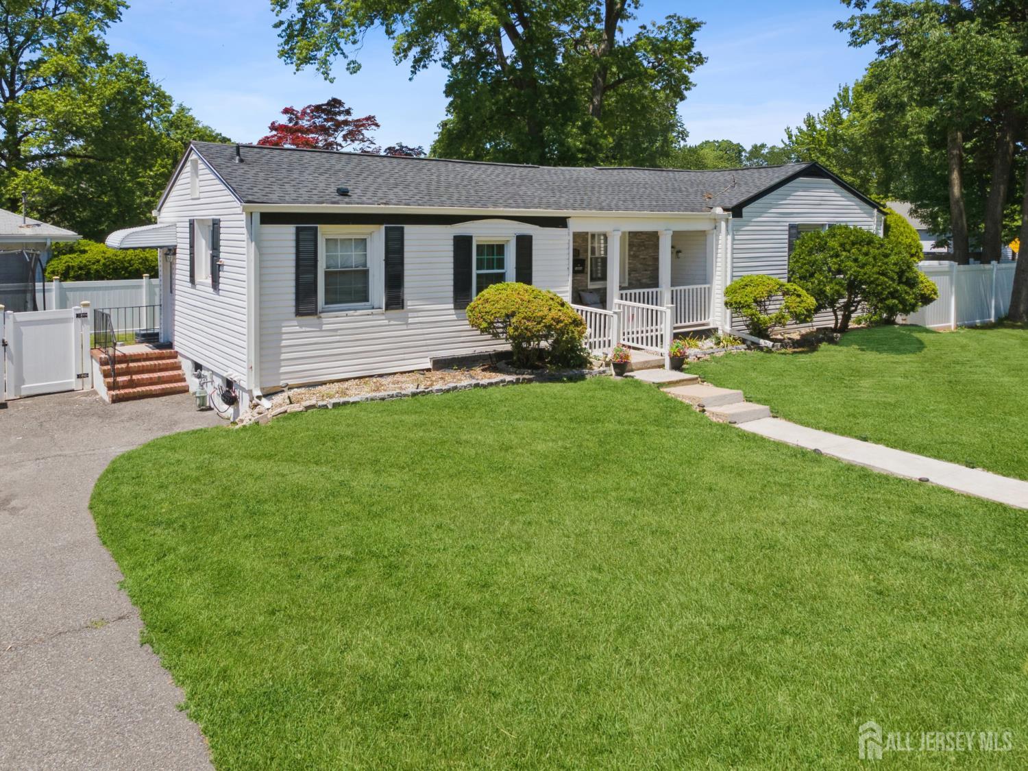 Homes for sale in Fords, NJ | 141 Grant Ave, Fords, NJ 08863 | MLS# 2616280R