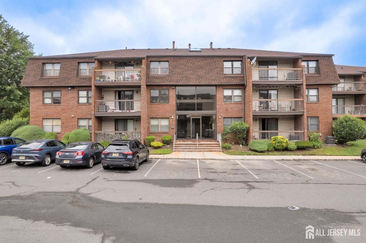 Homes for sale in Middlesex, NJ | 101 Beverly Hill Ter, Middlesex, NJ 07095 | MLS# 2616619R